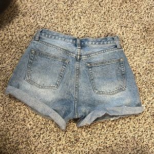 PacSun mom jean shorts. Women size small (waist 26-28)